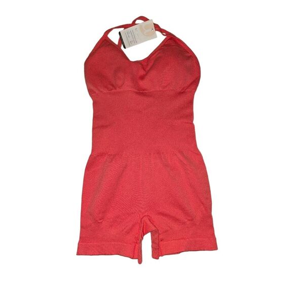 Lulucheri Women's Red backless athletic   romper - Picture 2 of 9